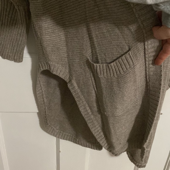American Eagle gray knit cardigan - Picture 2 of 4